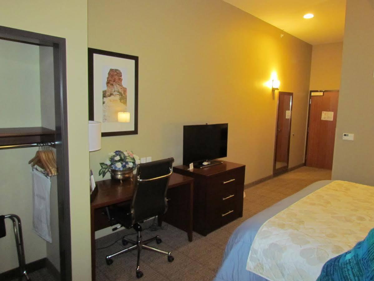 Comfort Inn & Suites Wheatland Exterior photo